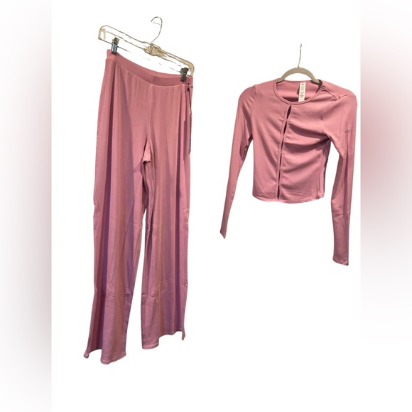 ALO Yoga Pants - NWT Alo Yoga dreamlight pants and long sleeve top set CANDY HEART PINK Size S